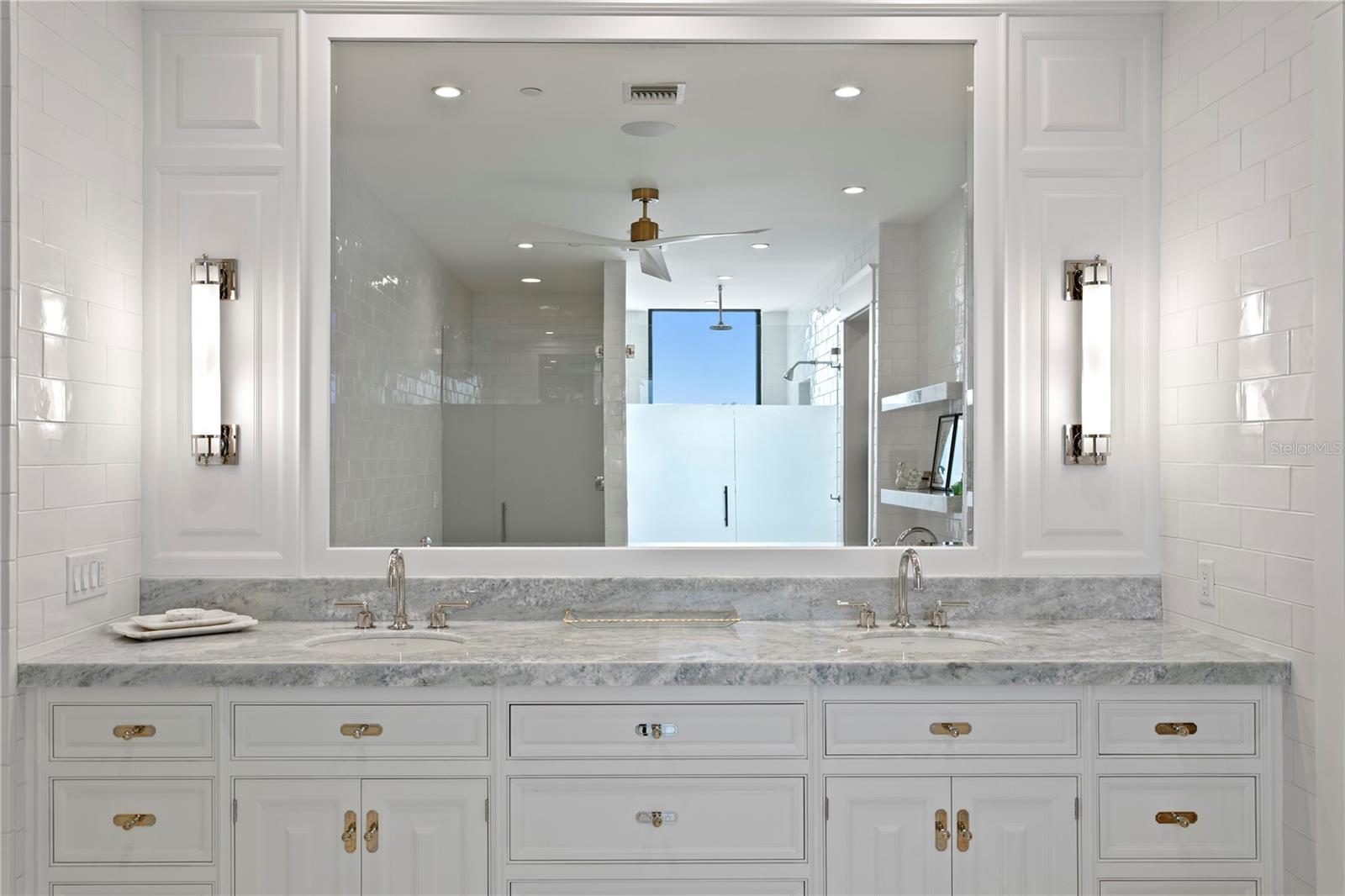 HYDE PARK HOUSE CONDO - Residential