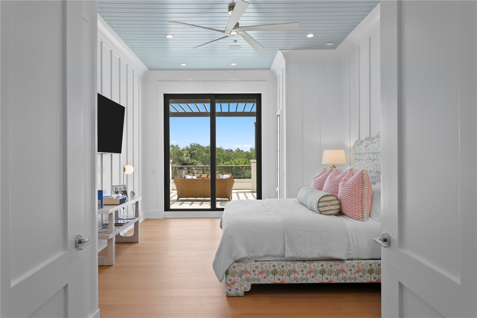 HYDE PARK HOUSE CONDO - Residential