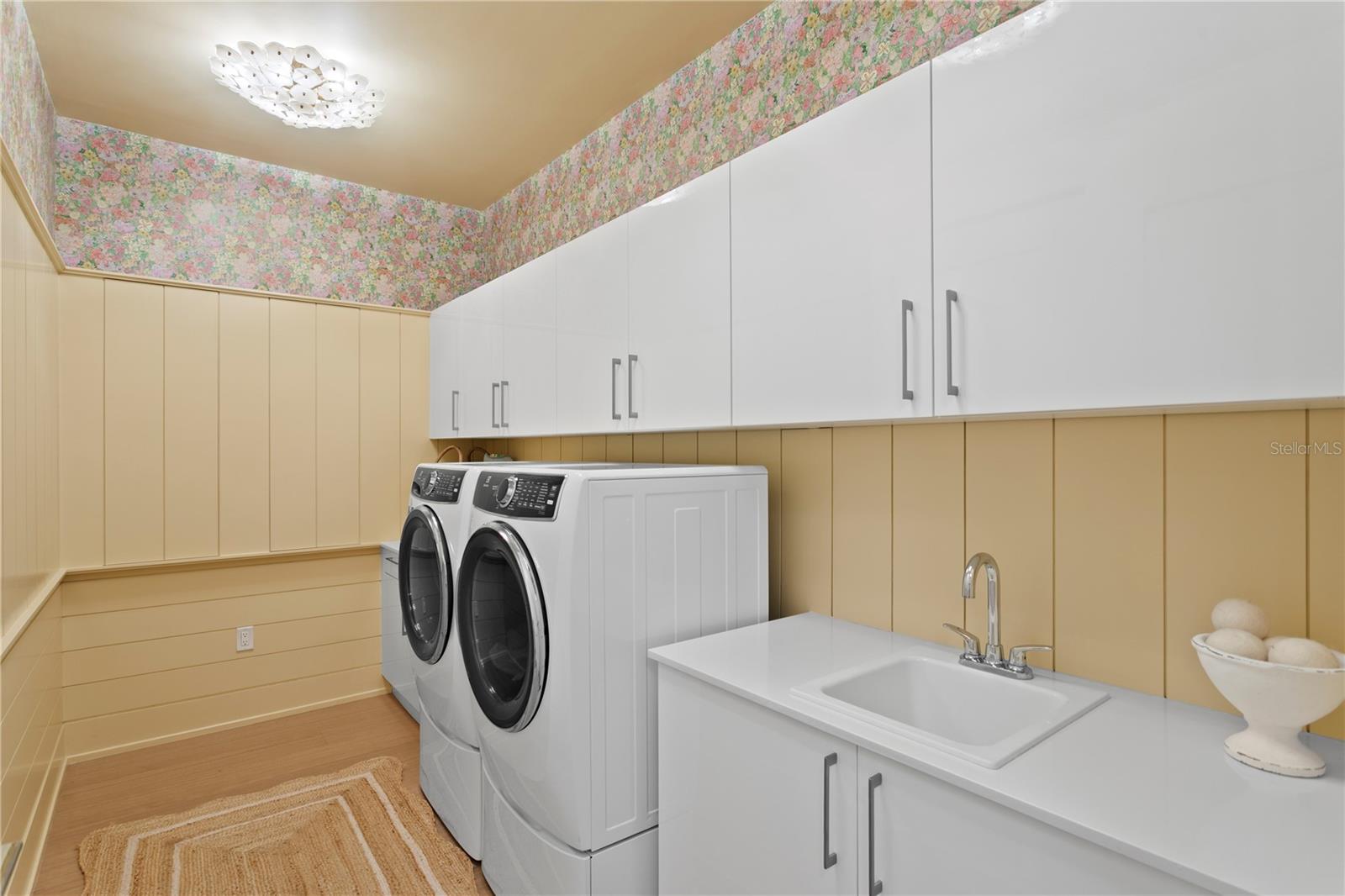 HYDE PARK HOUSE CONDO - Residential