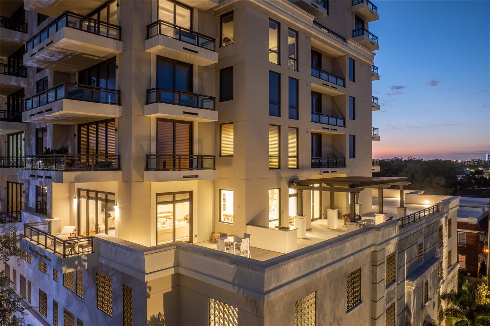 HYDE PARK HOUSE CONDO - Residential