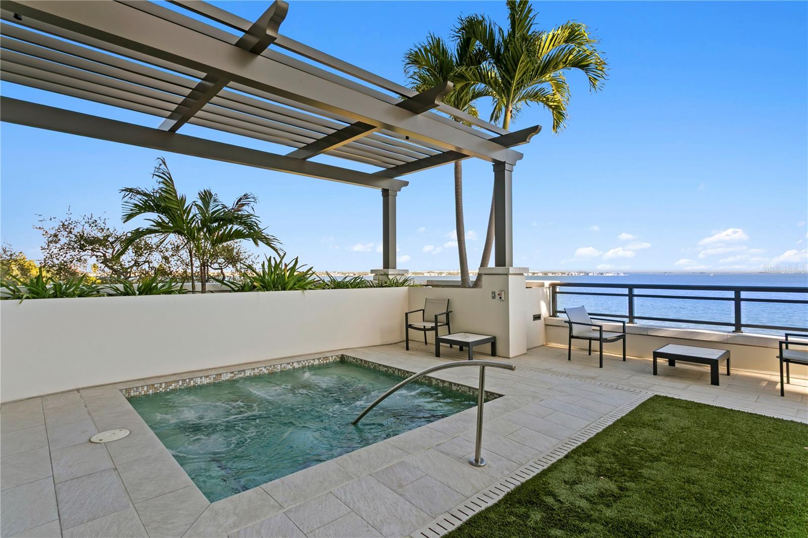 HYDE PARK HOUSE CONDO - Residential