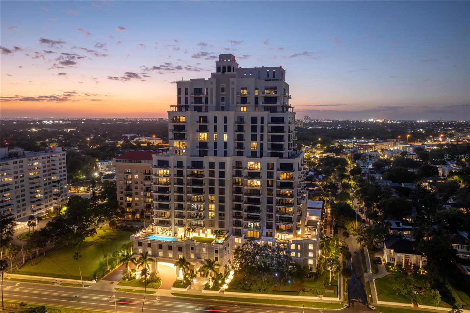 HYDE PARK HOUSE CONDO - Residential