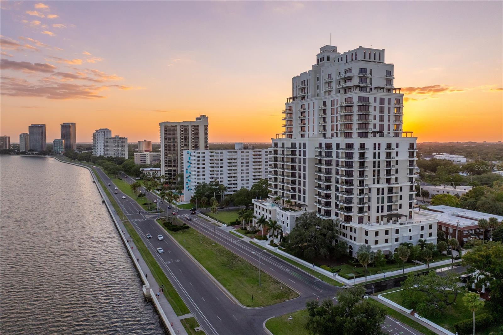 HYDE PARK HOUSE CONDO - Residential