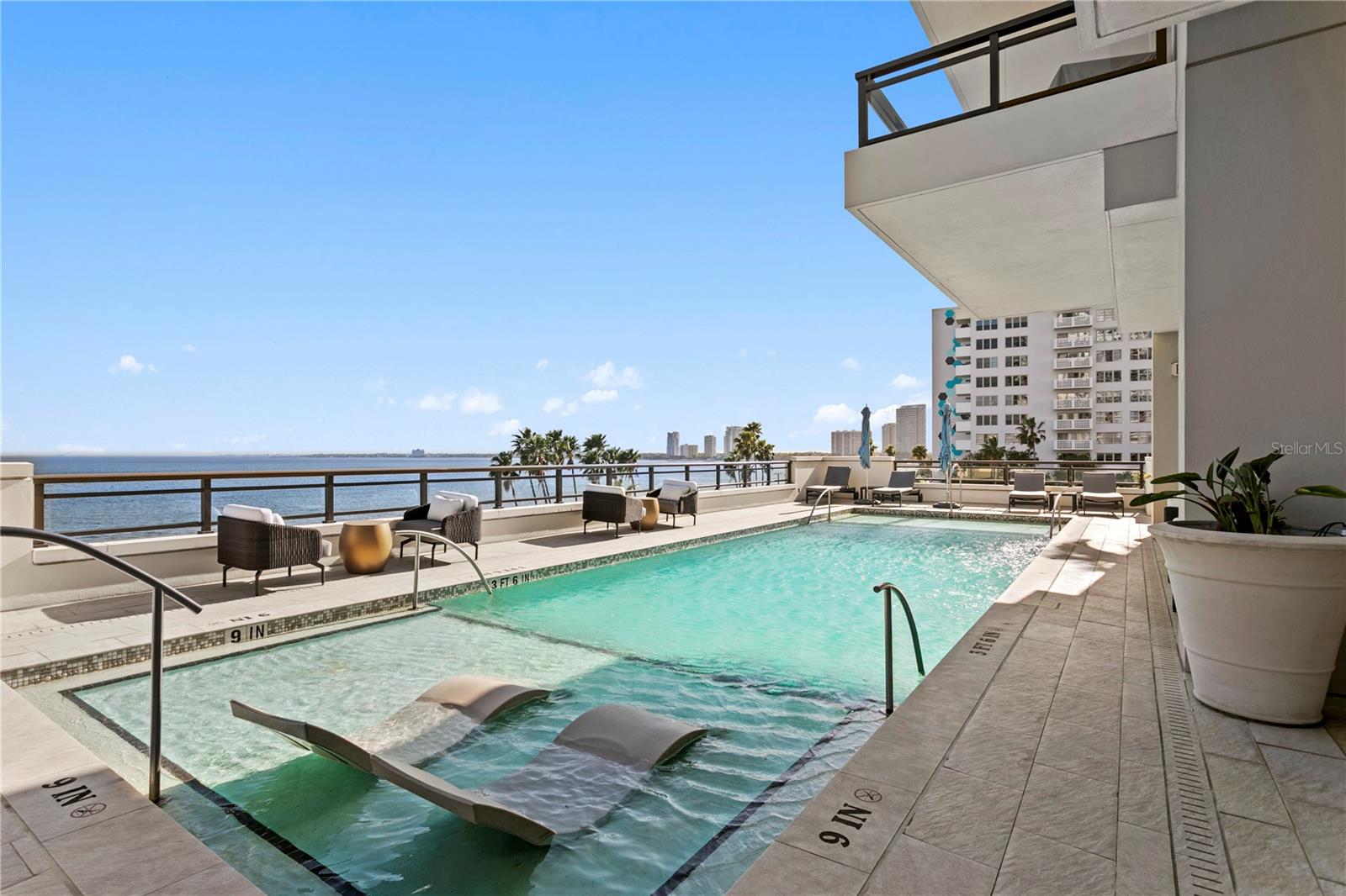 HYDE PARK HOUSE CONDO - Residential