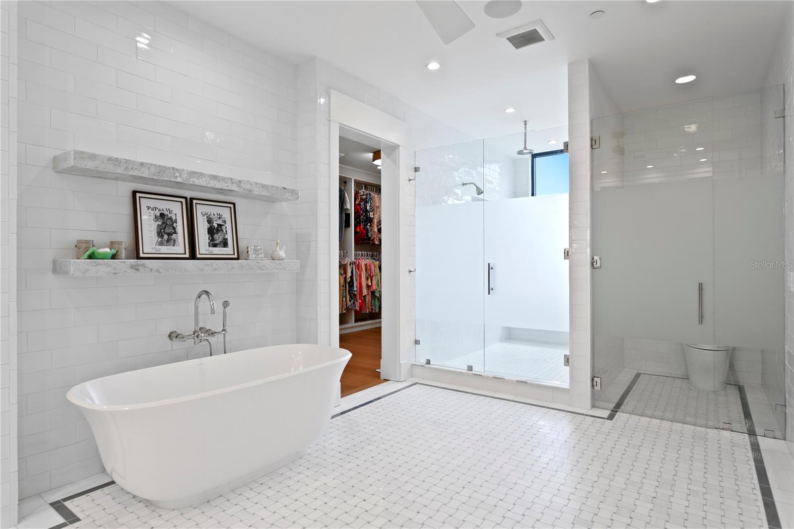 HYDE PARK HOUSE CONDO - Residential