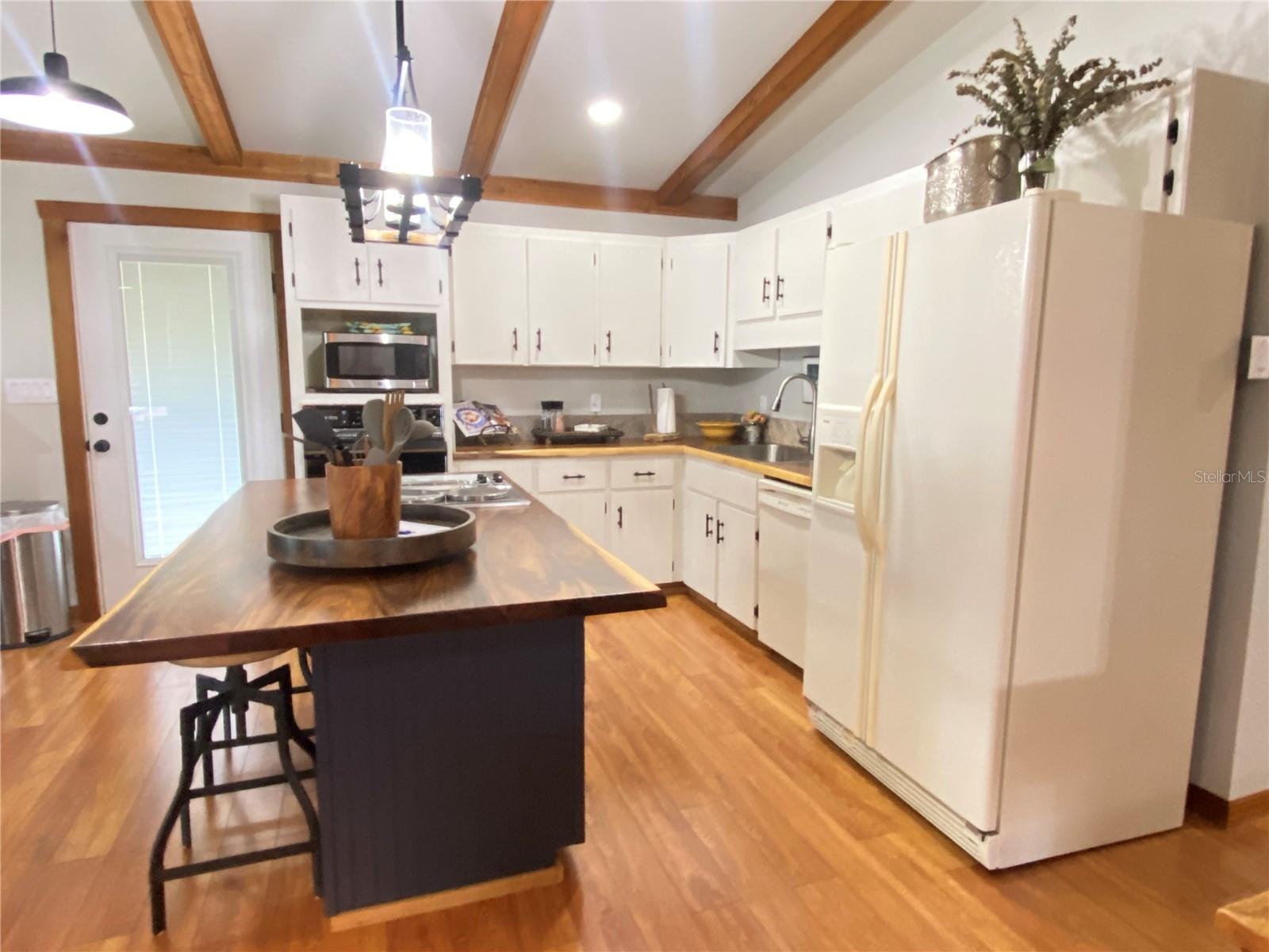 FOUR LAKES COMMUNITY - Residential