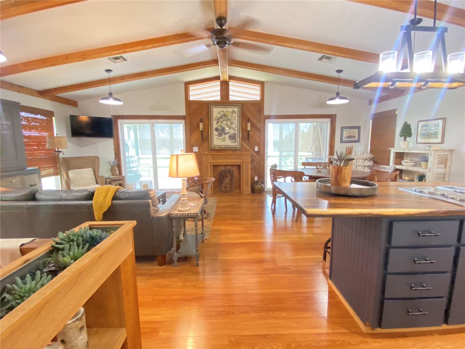 FOUR LAKES COMMUNITY - Residential