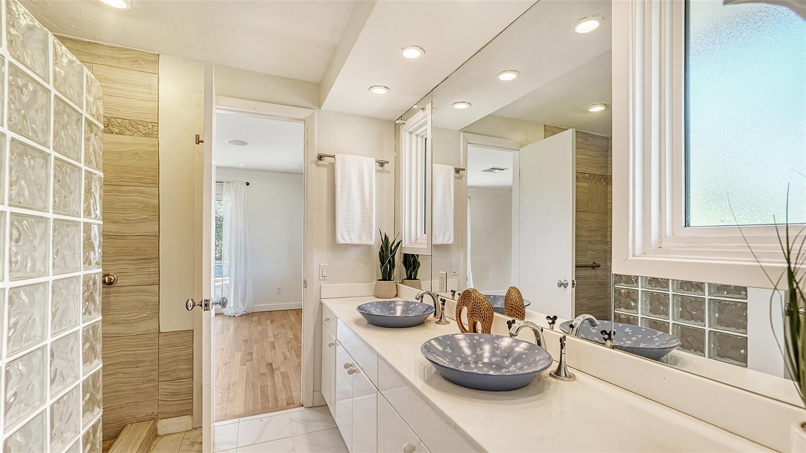 SANDERLING CLUB - Residential