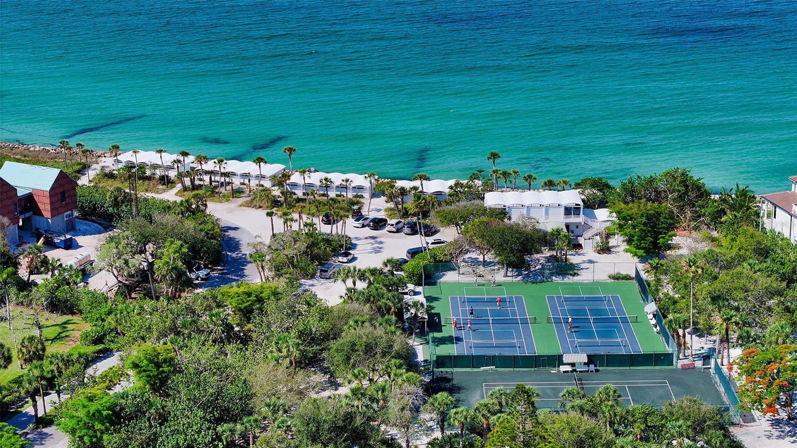 SANDERLING CLUB - Residential