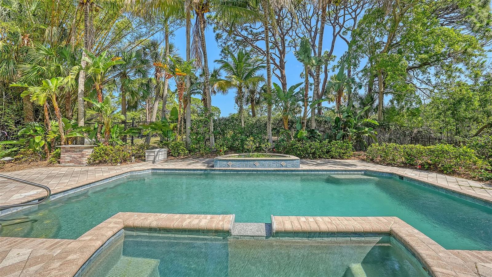 SANDERLING CLUB - Residential