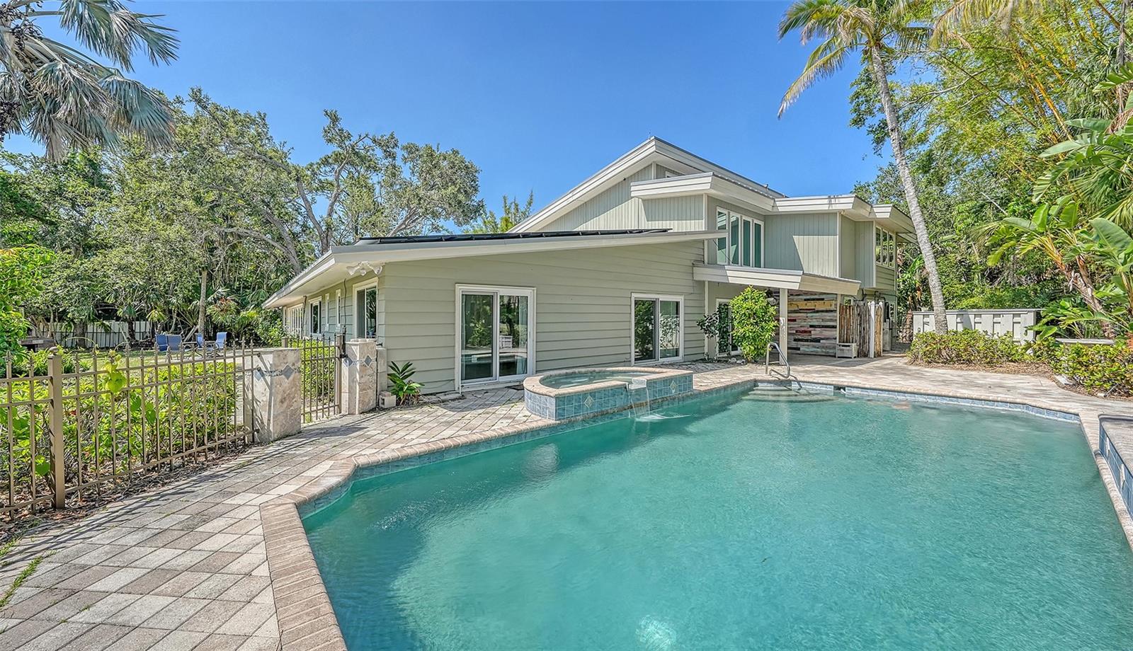 SANDERLING CLUB - Residential