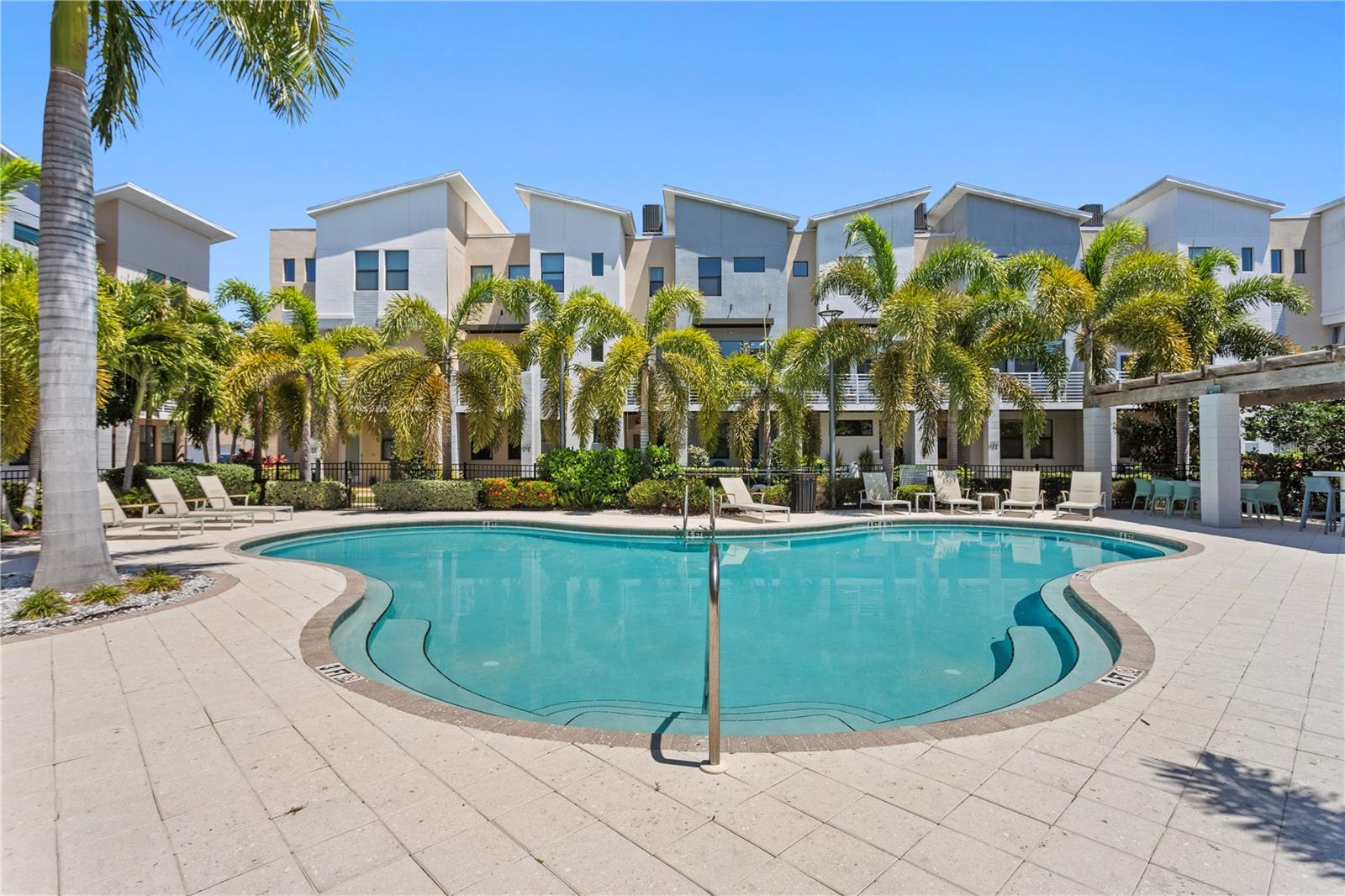 UPTOWN KENWOOD - Residential