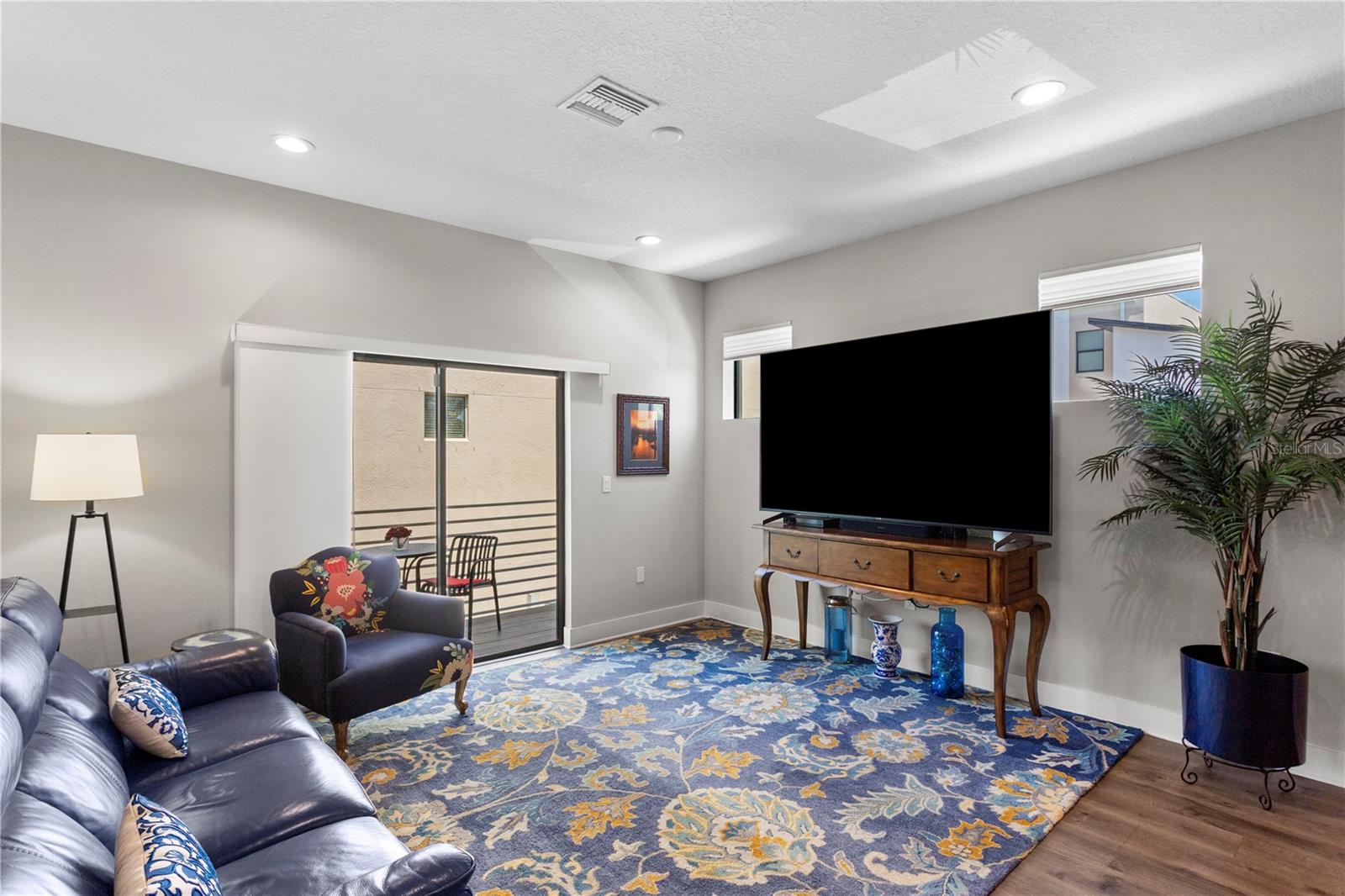 UPTOWN KENWOOD - Residential