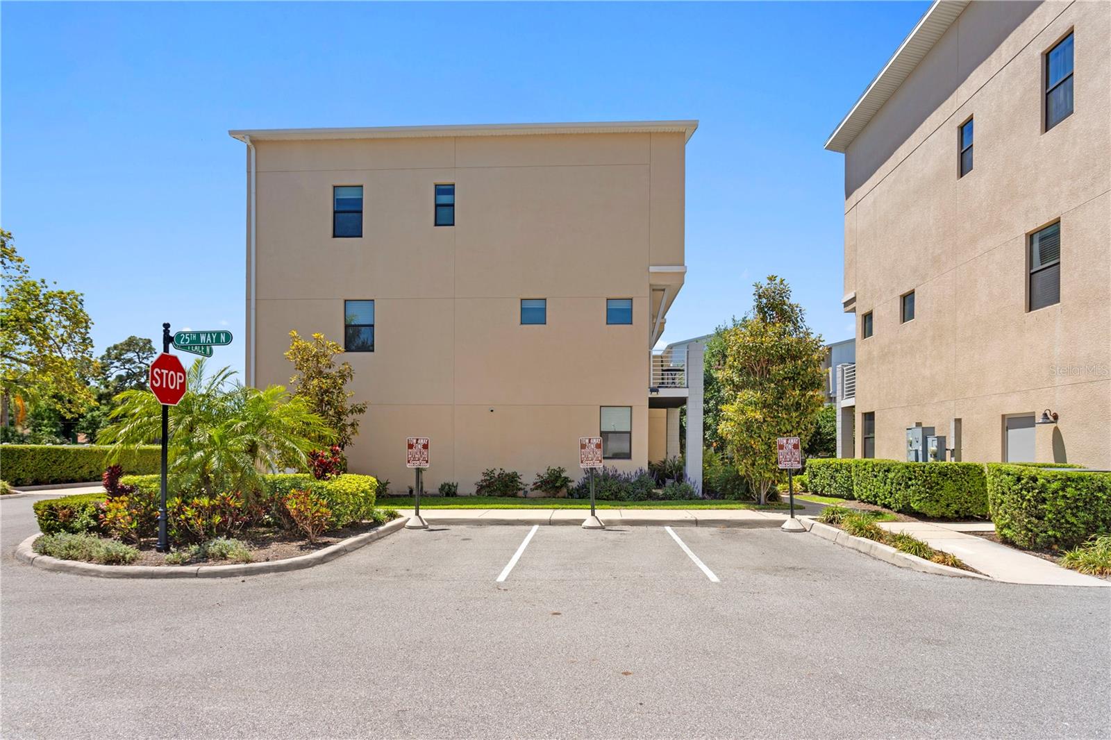 UPTOWN KENWOOD - Residential