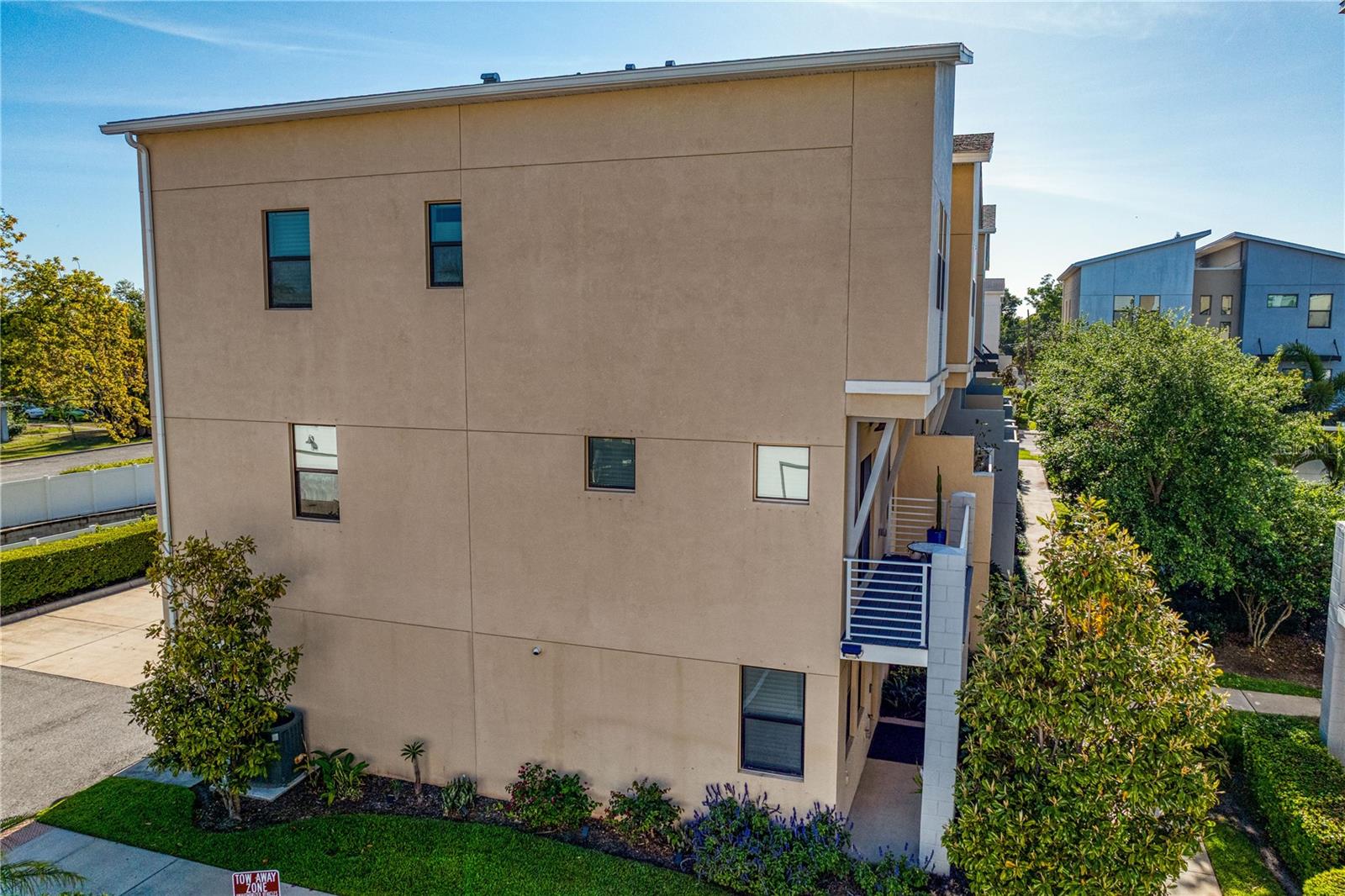 UPTOWN KENWOOD - Residential