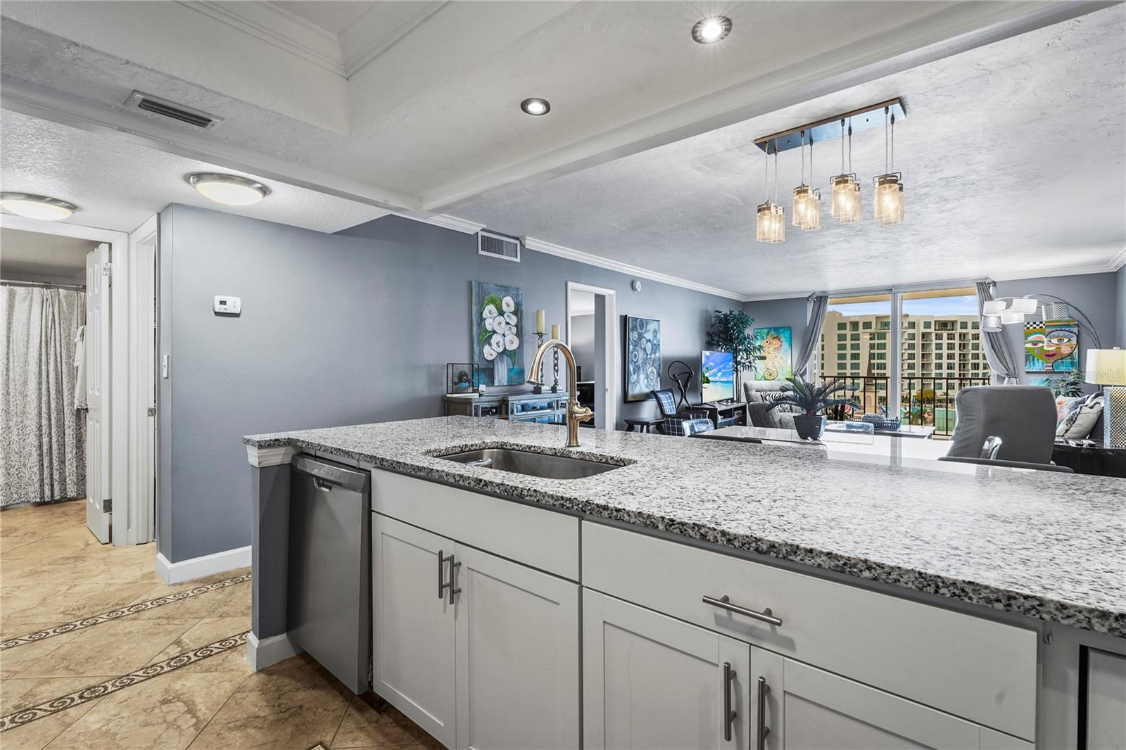 DOLPHIN TOWER - Residential