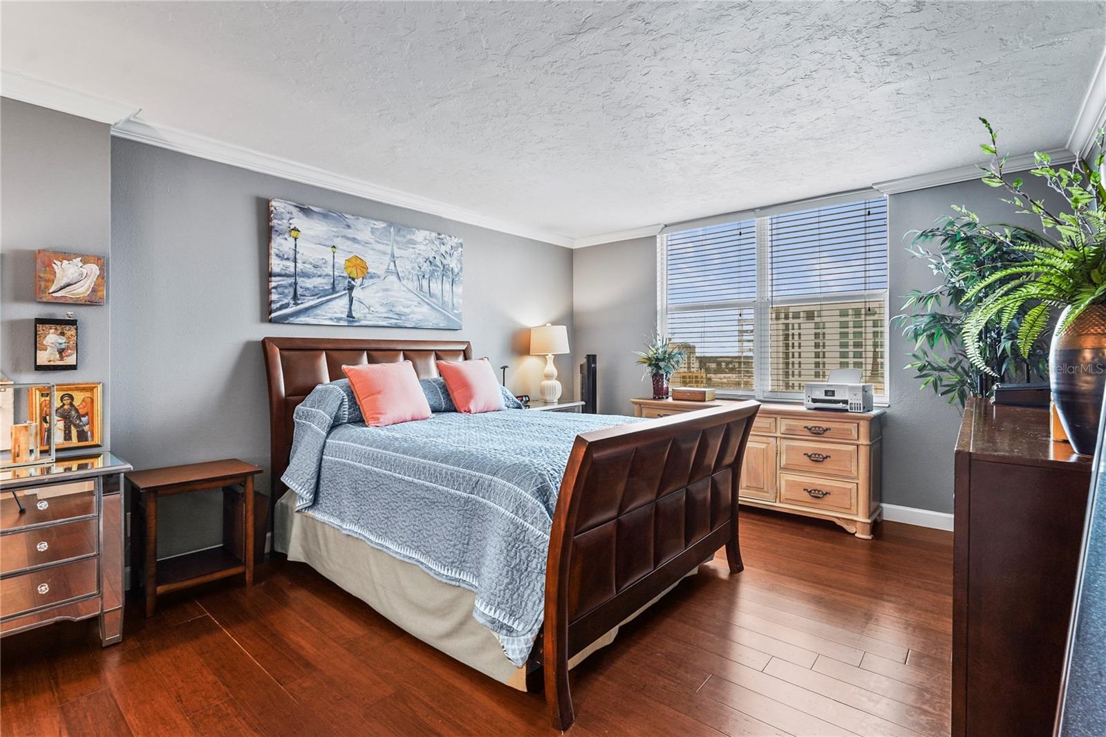 DOLPHIN TOWER - Residential