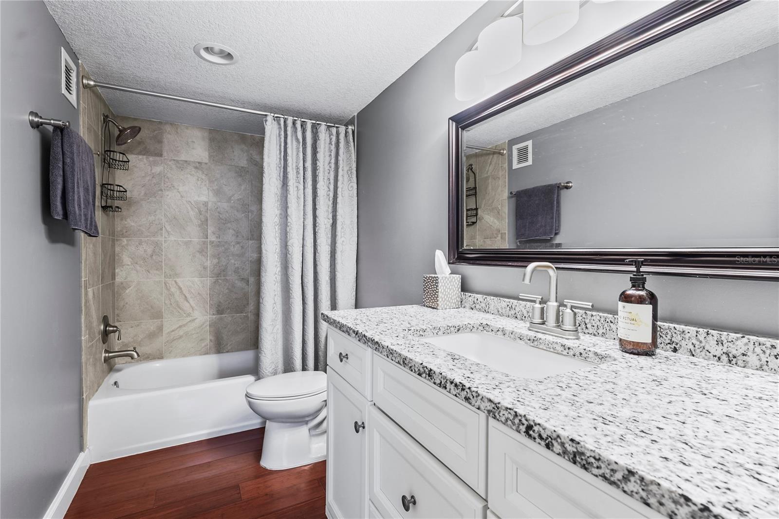 DOLPHIN TOWER - Residential