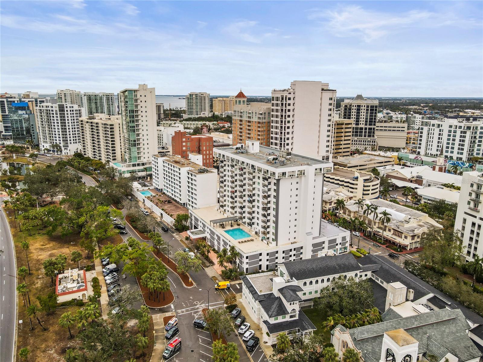 DOLPHIN TOWER - Residential