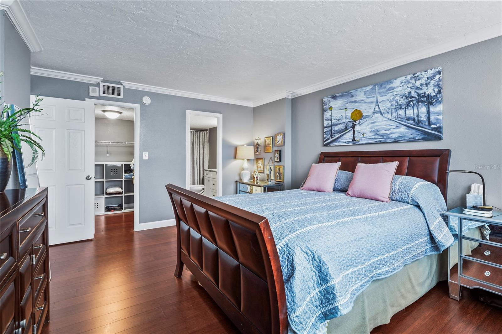 DOLPHIN TOWER - Residential