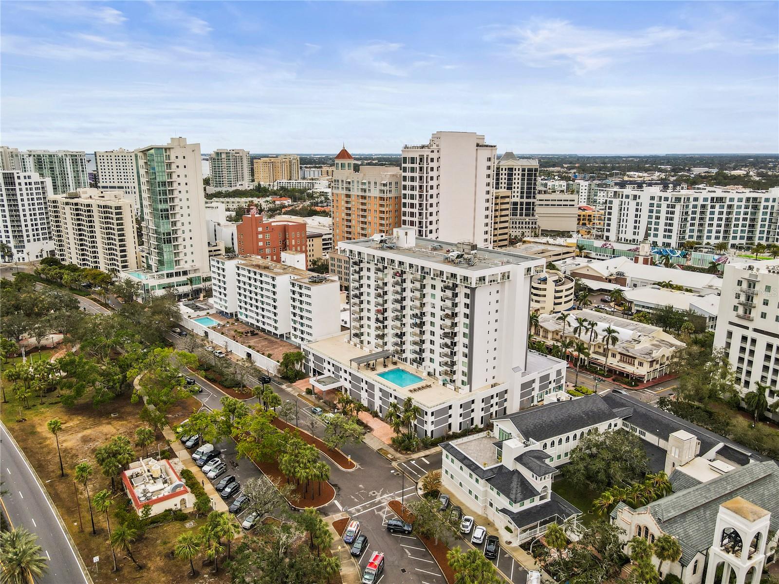 DOLPHIN TOWER - Residential