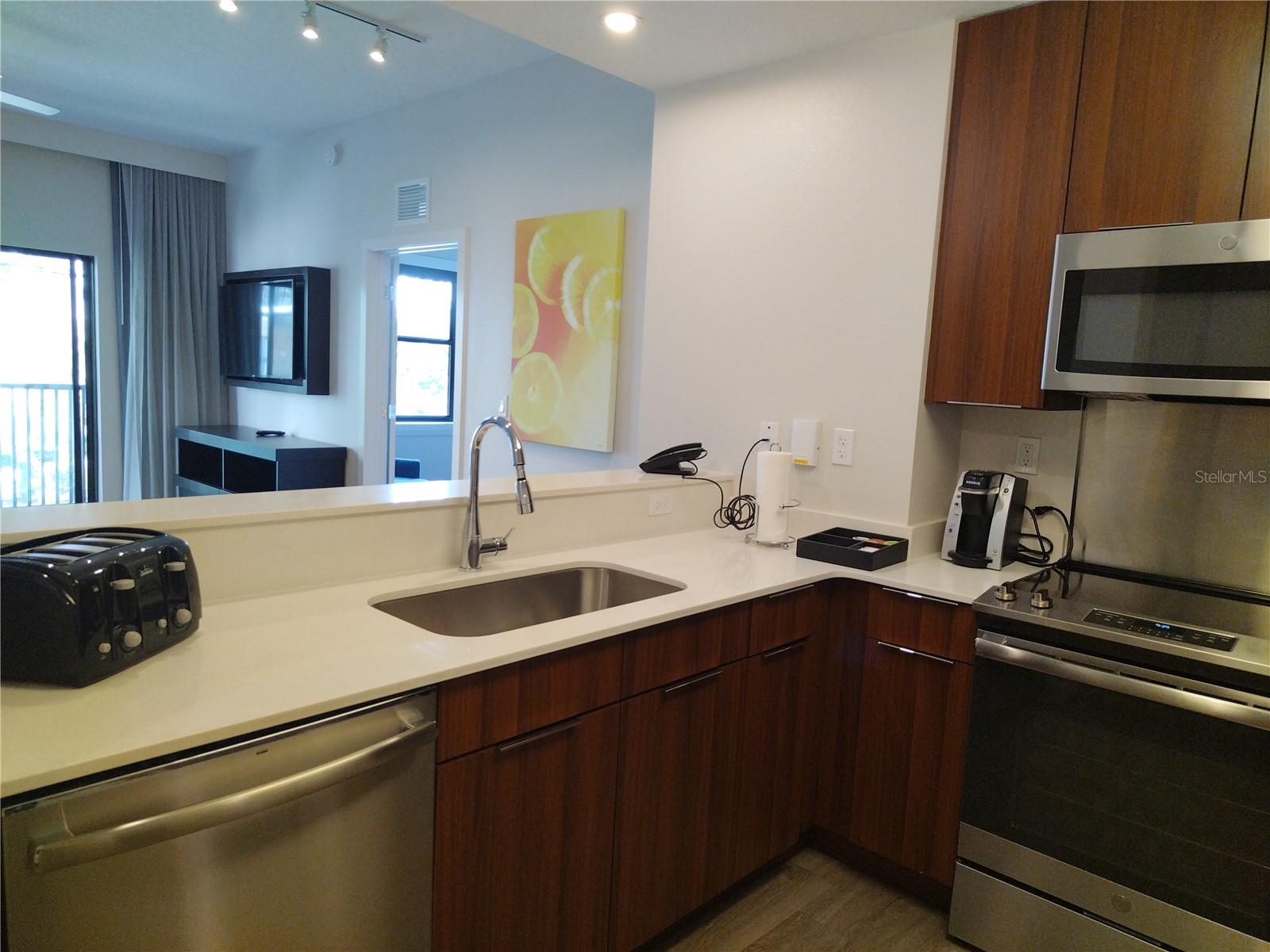 14501 GROVE RESORT AVENUE 2211