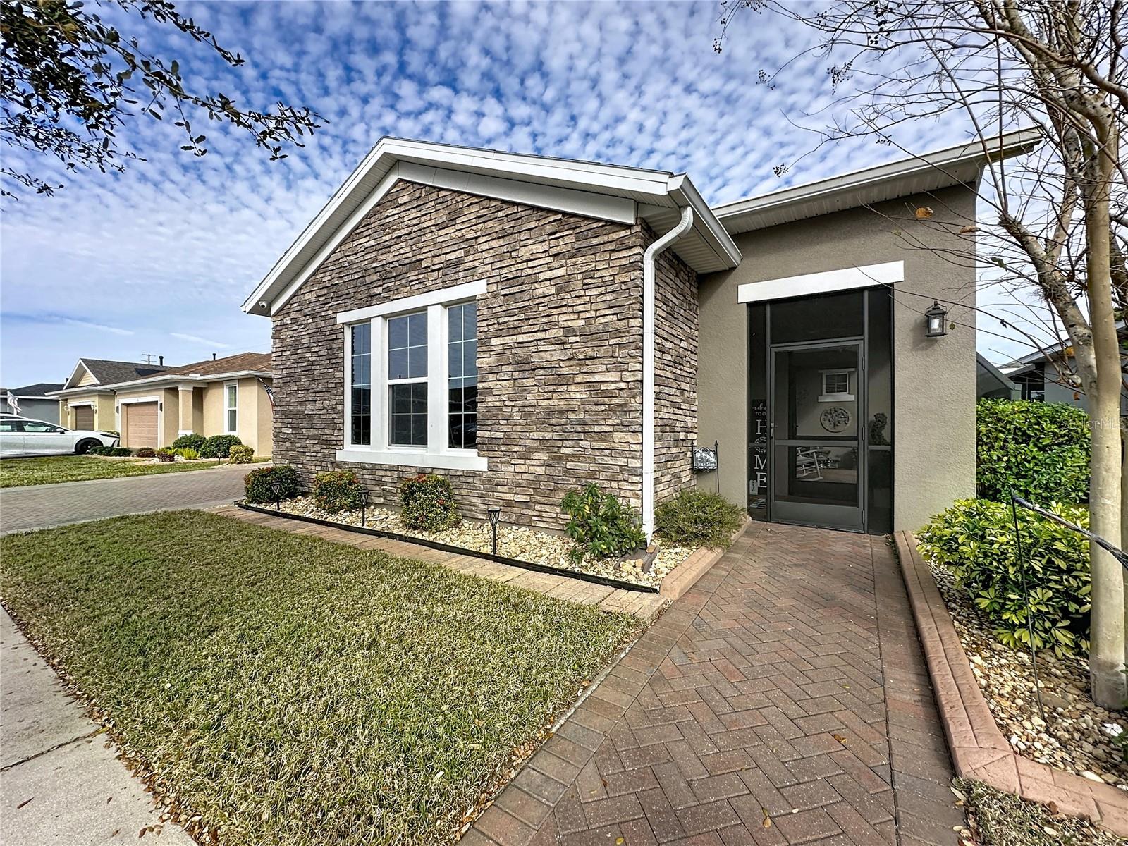 CASCADES OF GROVELAND (TRILOGY) - Residential