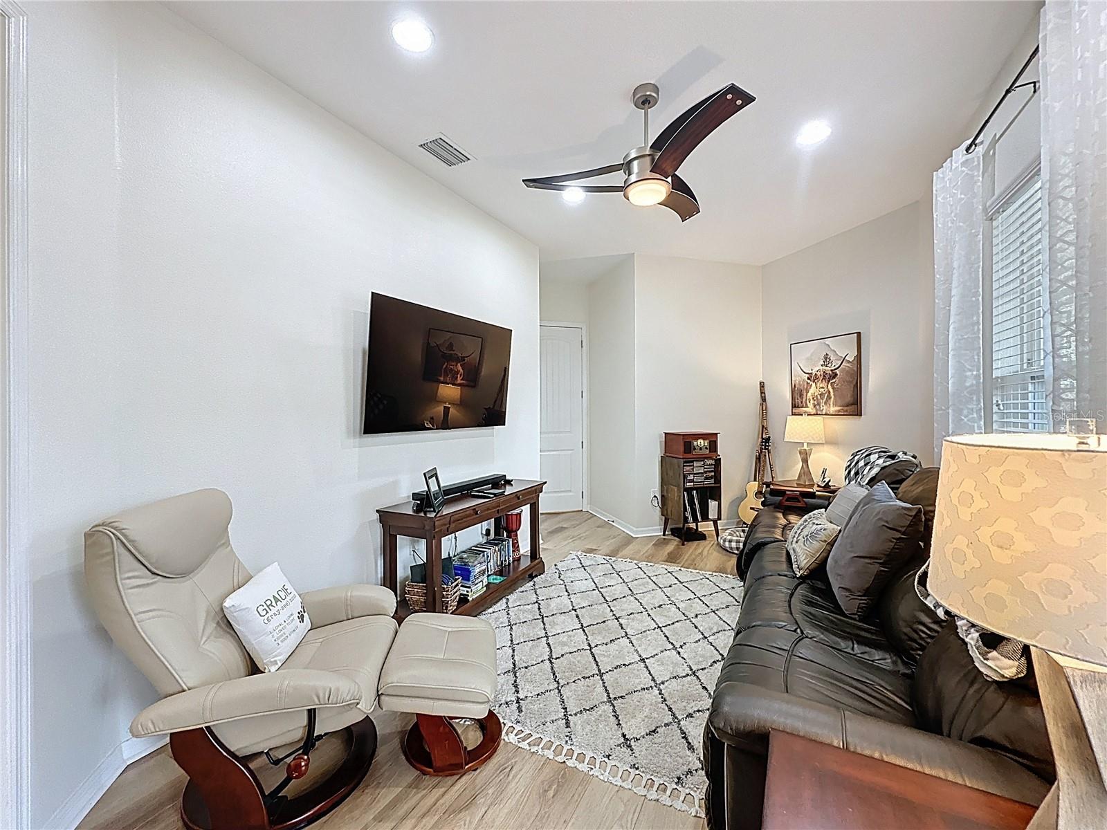 CASCADES OF GROVELAND (TRILOGY) - Residential