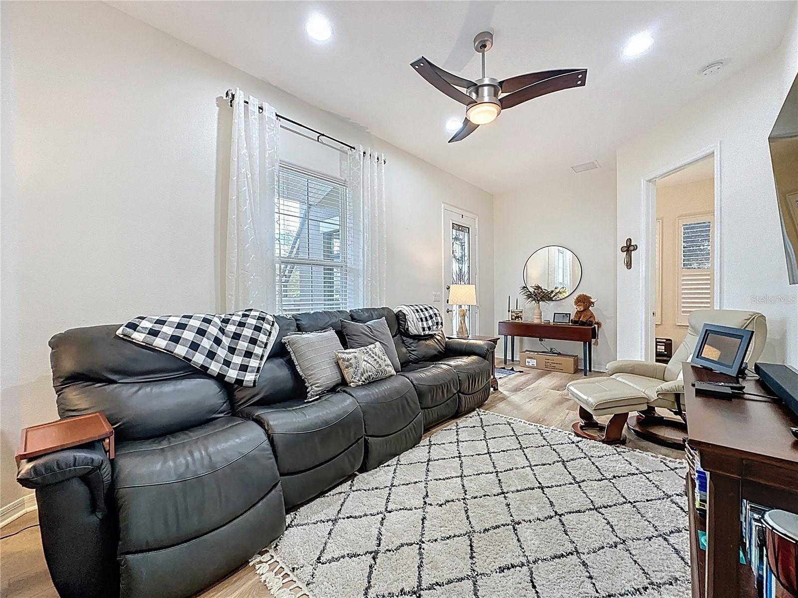 CASCADES OF GROVELAND (TRILOGY) - Residential