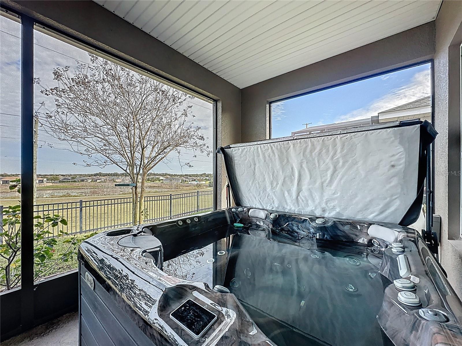 CASCADES OF GROVELAND (TRILOGY) - Residential