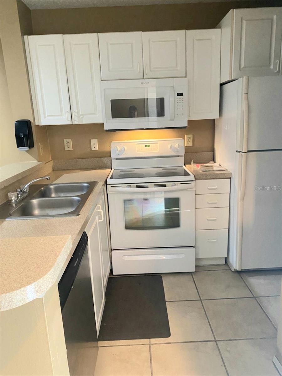 THE LANDINGS OF TAMPA A CONDOM - Residential Lease