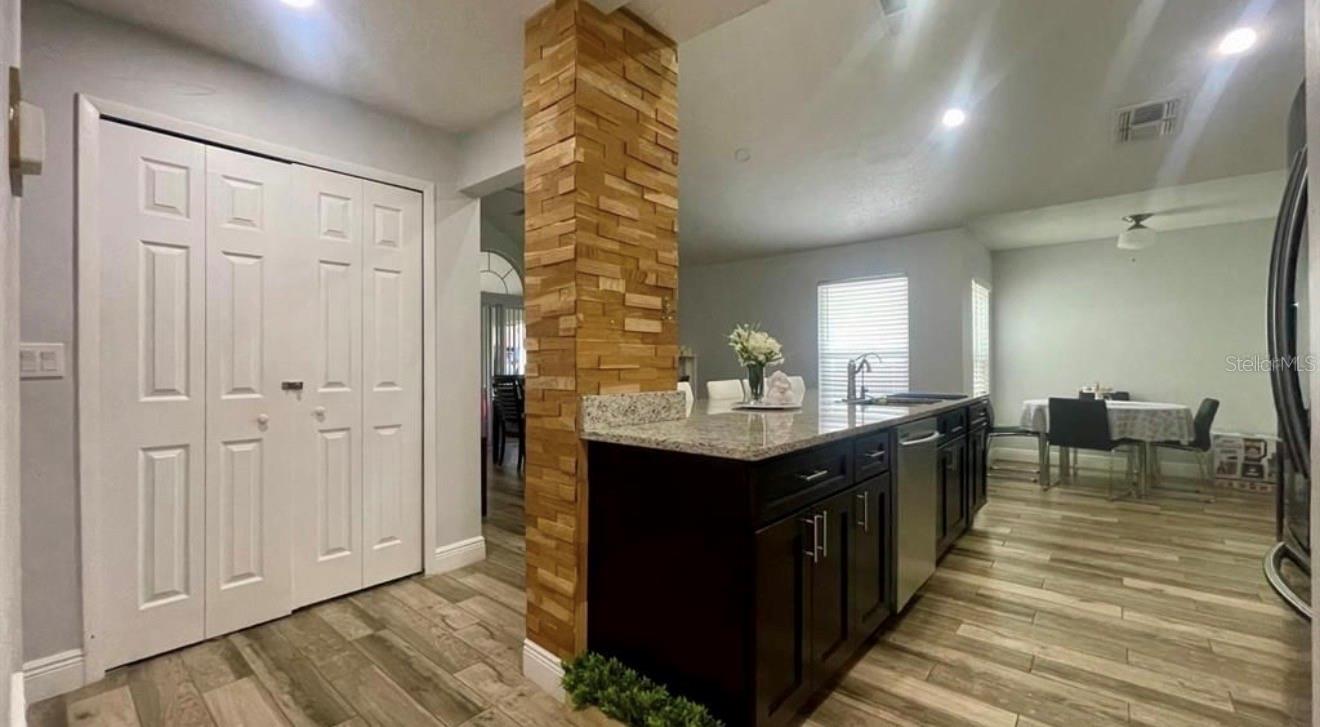SUMMER LAKES - Residential