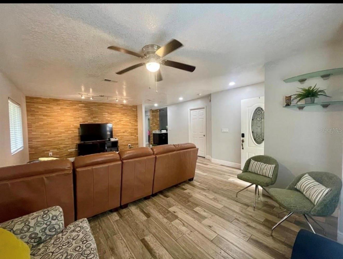 SUMMER LAKES - Residential