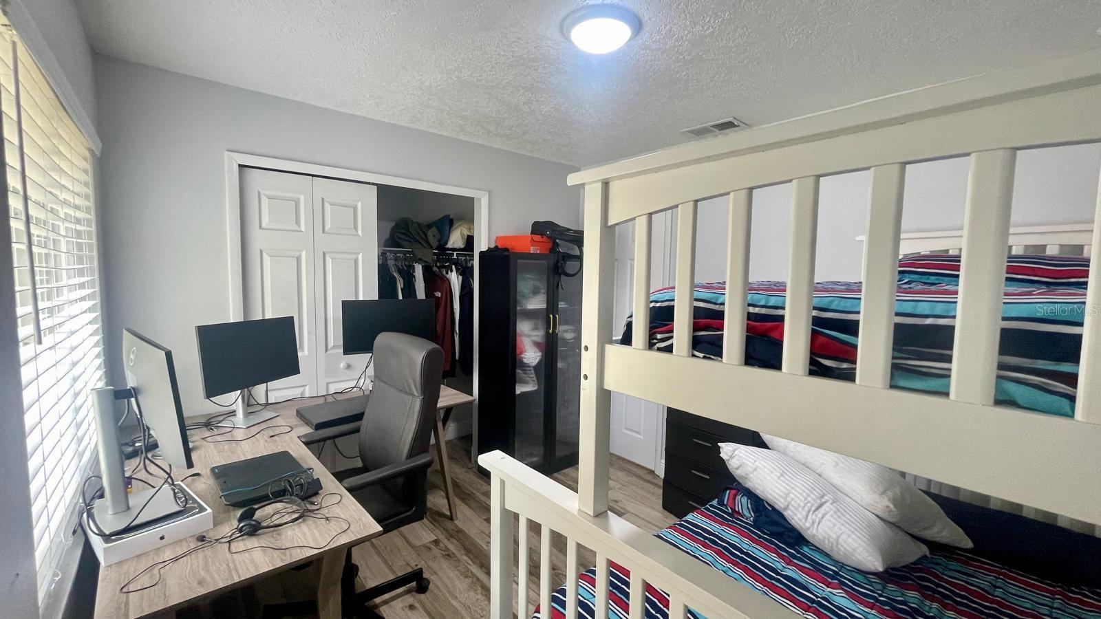 SUMMER LAKES - Residential