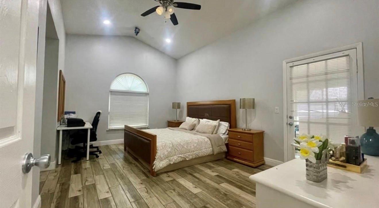 SUMMER LAKES - Residential