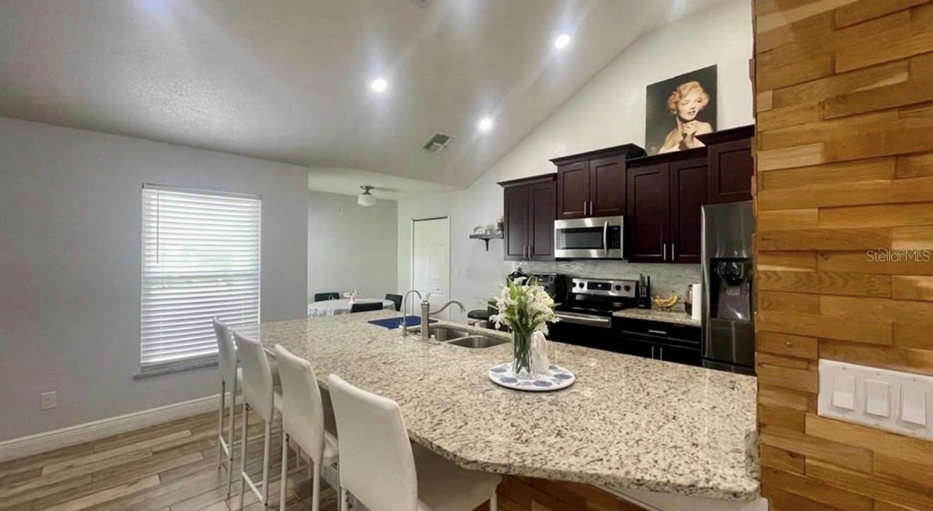 SUMMER LAKES - Residential
