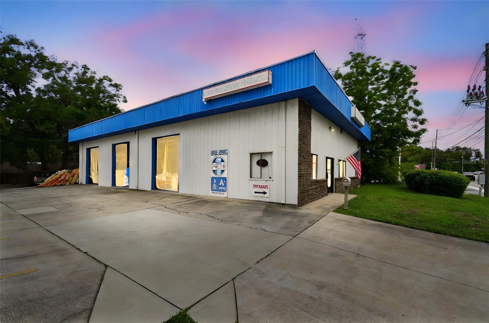 Freestanding commercial building consisting of approximately 4,050 square feet situated on two contiguous parcels totaling 0.38 acres in the City of Longwood. Located along N. Ronald Reagan Blvd. (CR 427), the property offers approximately 100 feet of frontage along a high-traffic corridor with direct access to SR-434, US-17/92, and I-4. The property is zoned C-1 (Retail Commercial) and designated for Commercial use under the Seminole County Future Land Use Map.
The building will be delivered vacant, creating a flexible opportunity for an owner-user, investor, or future redevelopment. The current occupant is open to negotiating a new lease with the buyer or selling the existing business. Property is fully connected to municipal utilities including water, sewer, and electric, with telecom and fiber services available. Site includes surface parking, monument signage, and visibility from both directions of travel.
Nearby commercial anchors include Starbucks, Winn-Dixie, Chase Bank, Truist, and the Longwood SunRail station. This location is well-suited for a wide range of commercial uses including retail, showroom, office, service-based business, or medical, subject to zoning and municipal approval. Longwood and Seminole County continue to experience steady population growth, infrastructure investment, and commercial expansion, making this an attractive location for long-term business operations or investment.
Buyer to independently verify all zoning, use allowances, and development potential with the governing municipality.