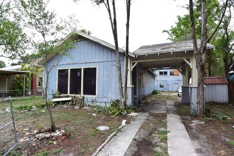 Photo of 111 W Powhatan Avenue, Tampa, FL 33604 (MLS # W7886272)