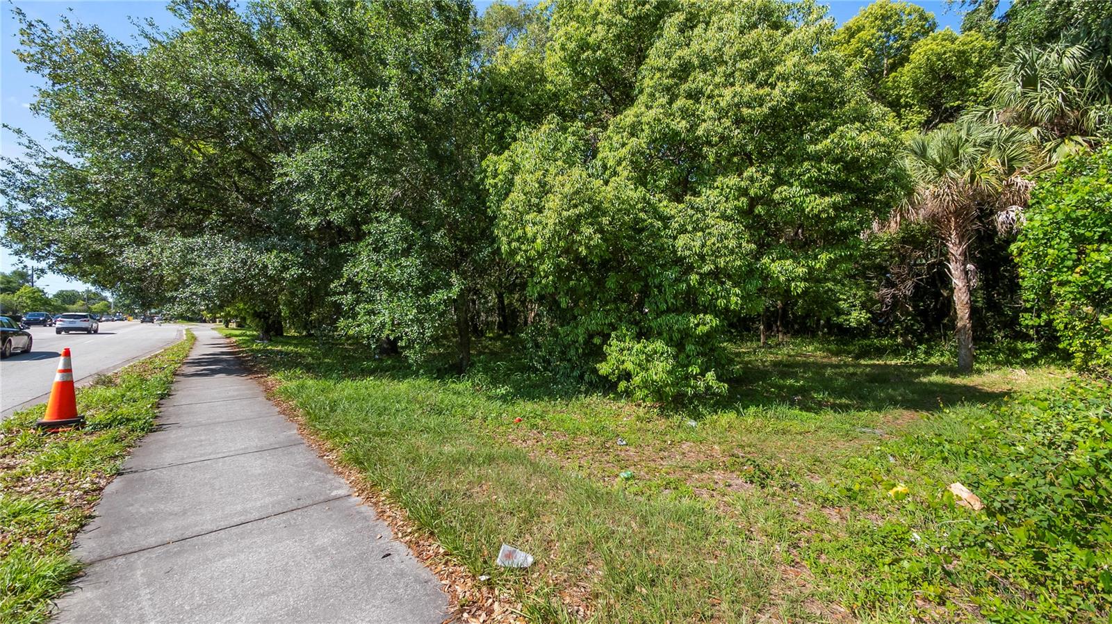 AMBASSADOR PARK - Land