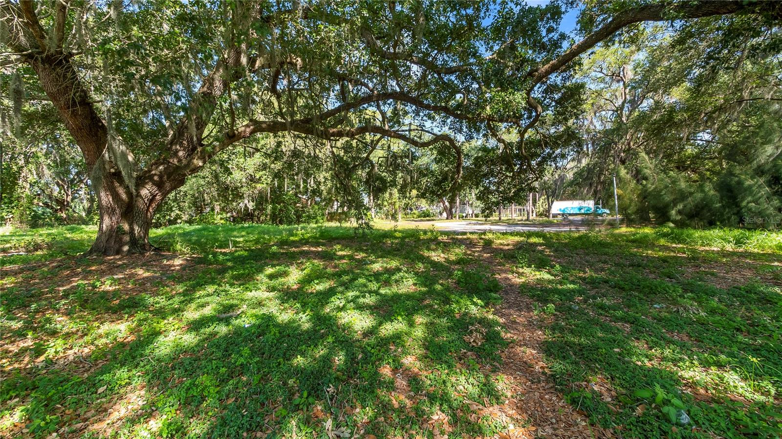 AMBASSADOR PARK - Land