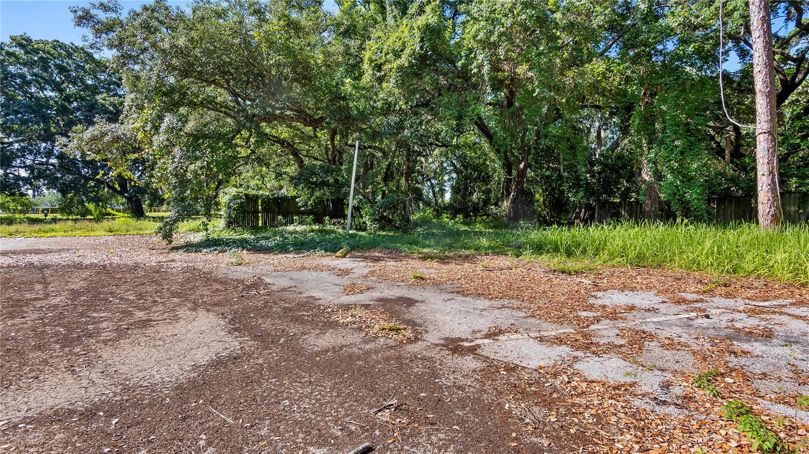 AMBASSADOR PARK - Land