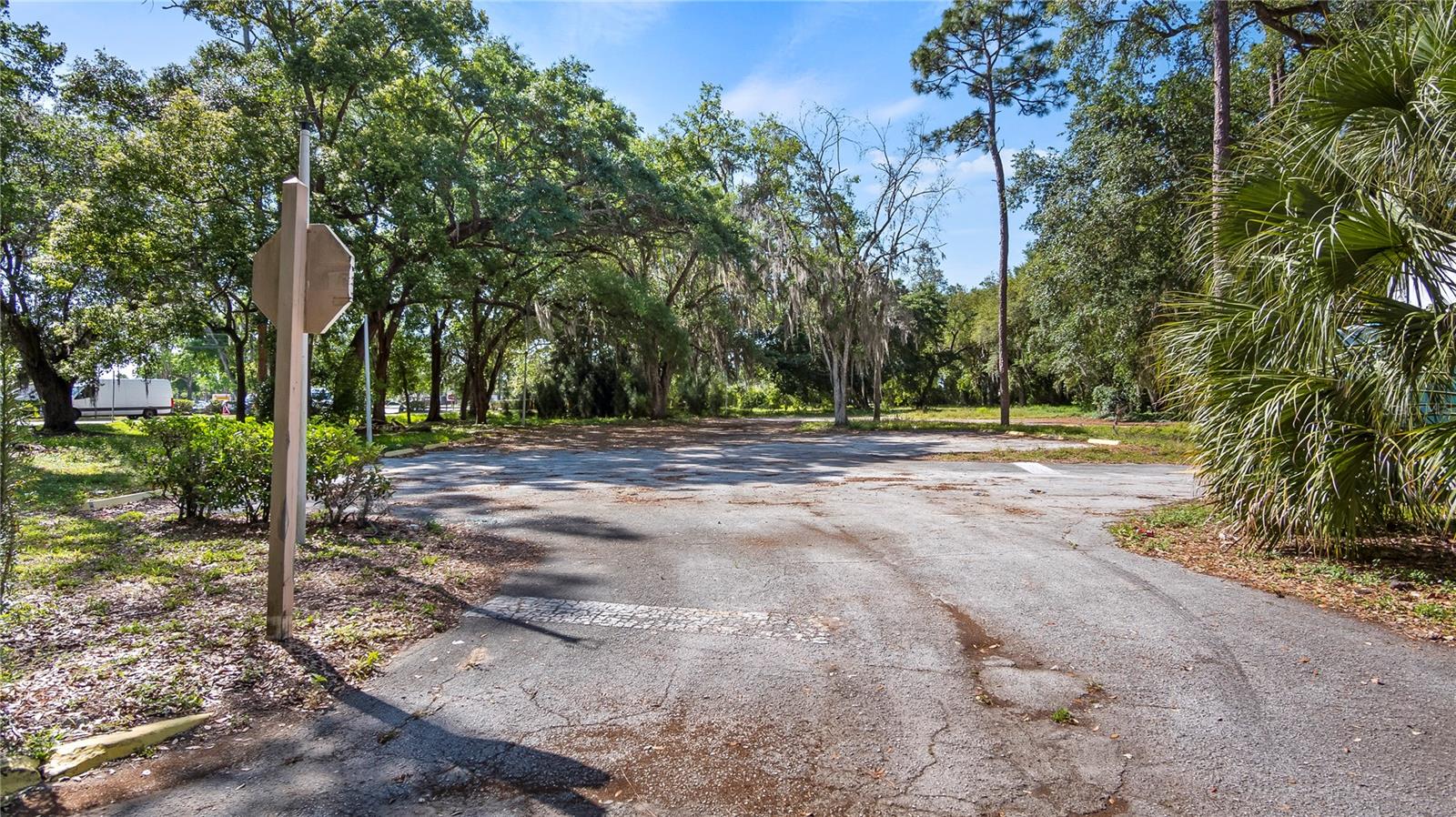 AMBASSADOR PARK - Land