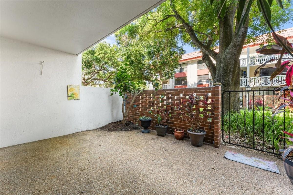 SEVILLE CONDO 11 - Residential