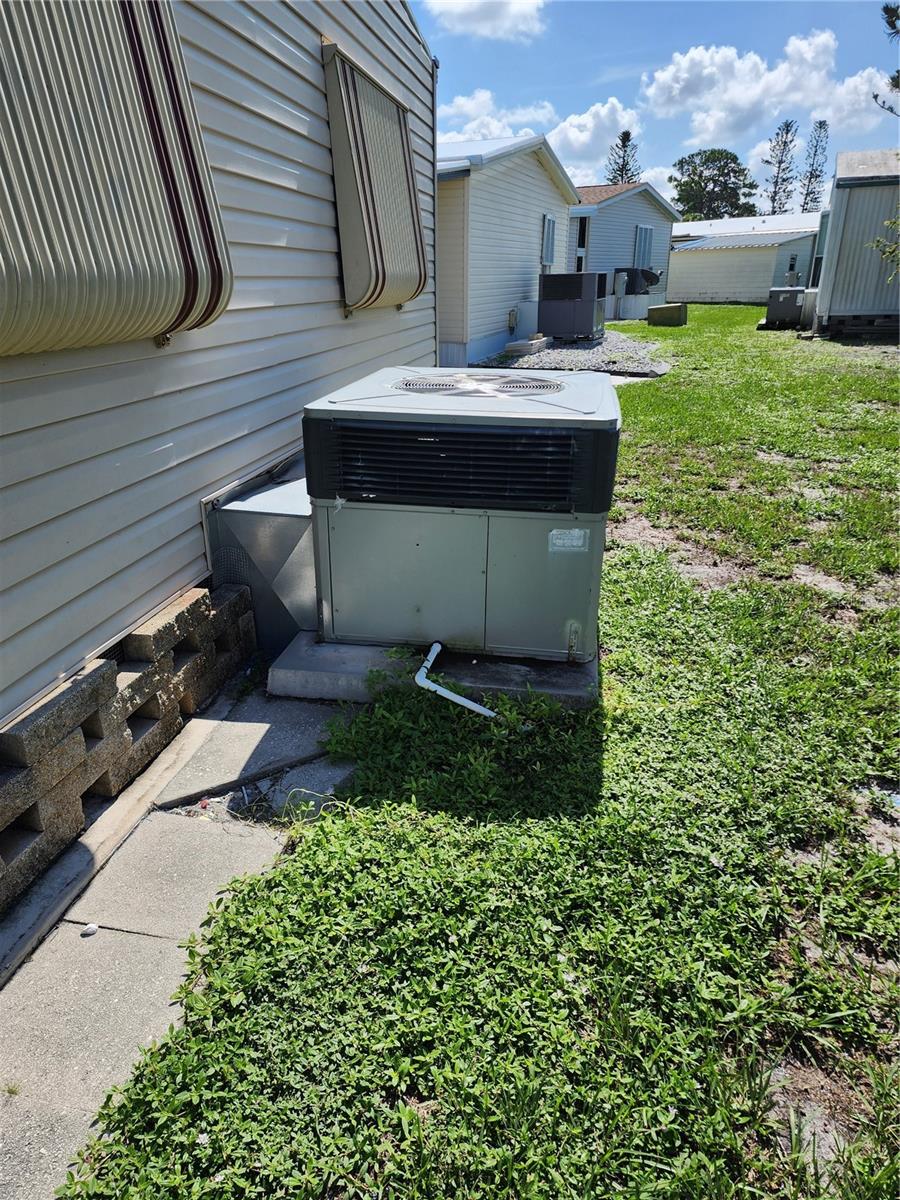 POLYNESIAN VILLAGE - Residential