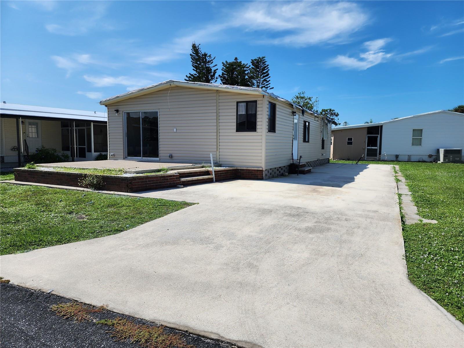 POLYNESIAN VILLAGE - Residential
