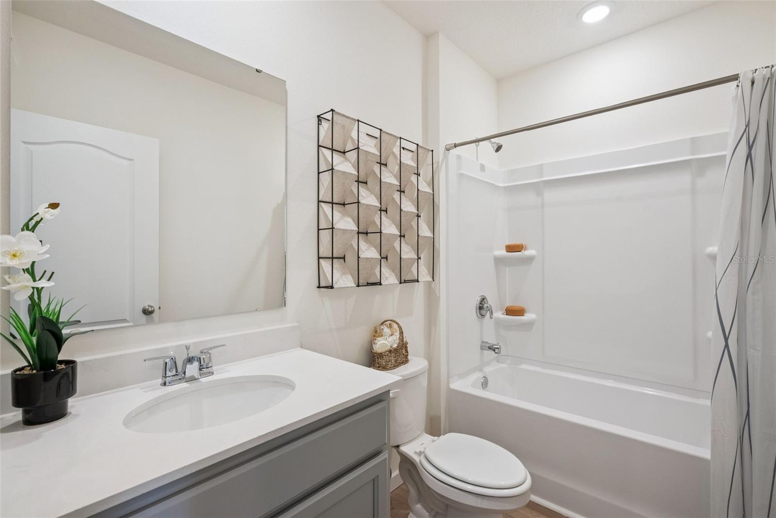 OAK POINTE - Residential