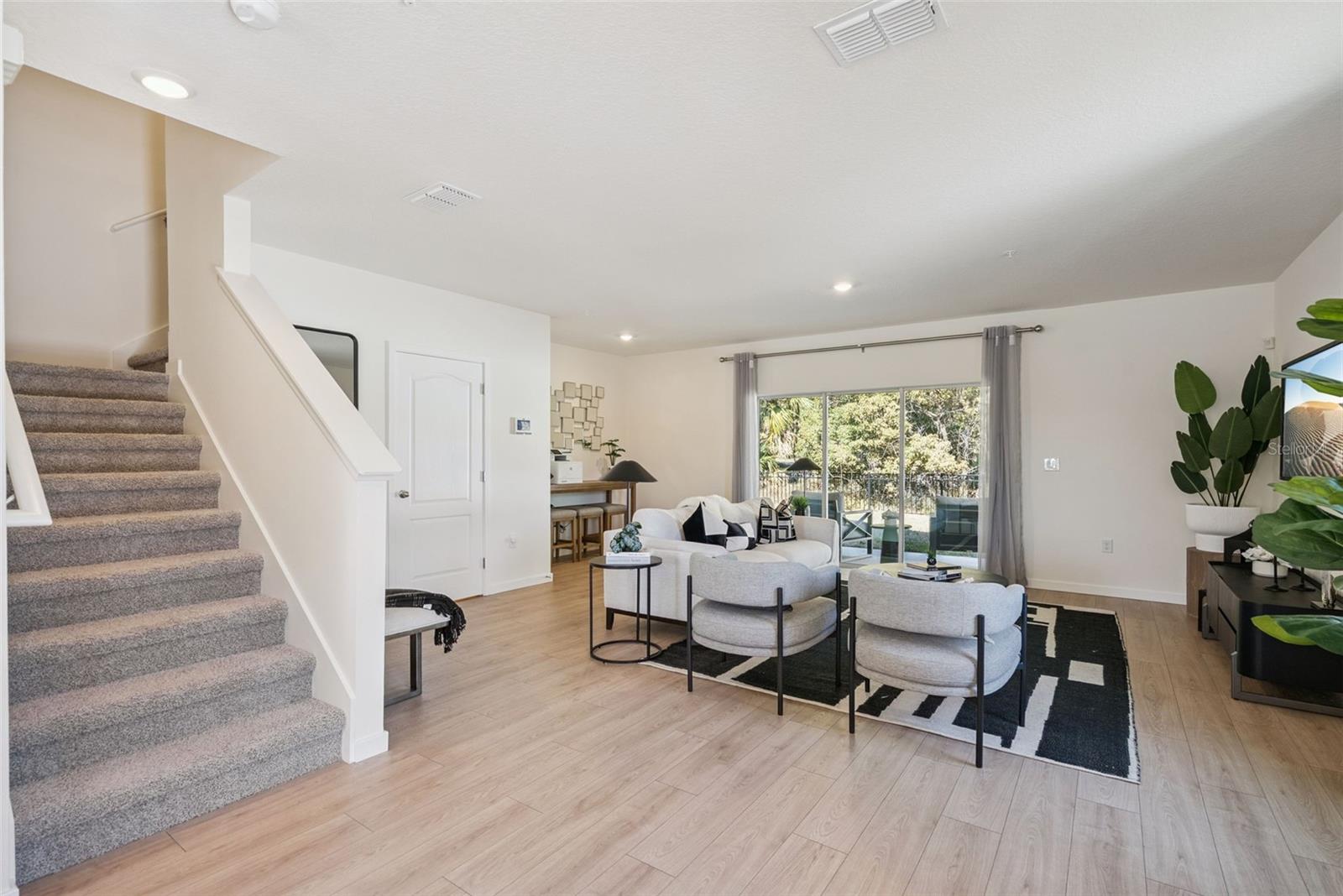 OAK POINTE - Residential