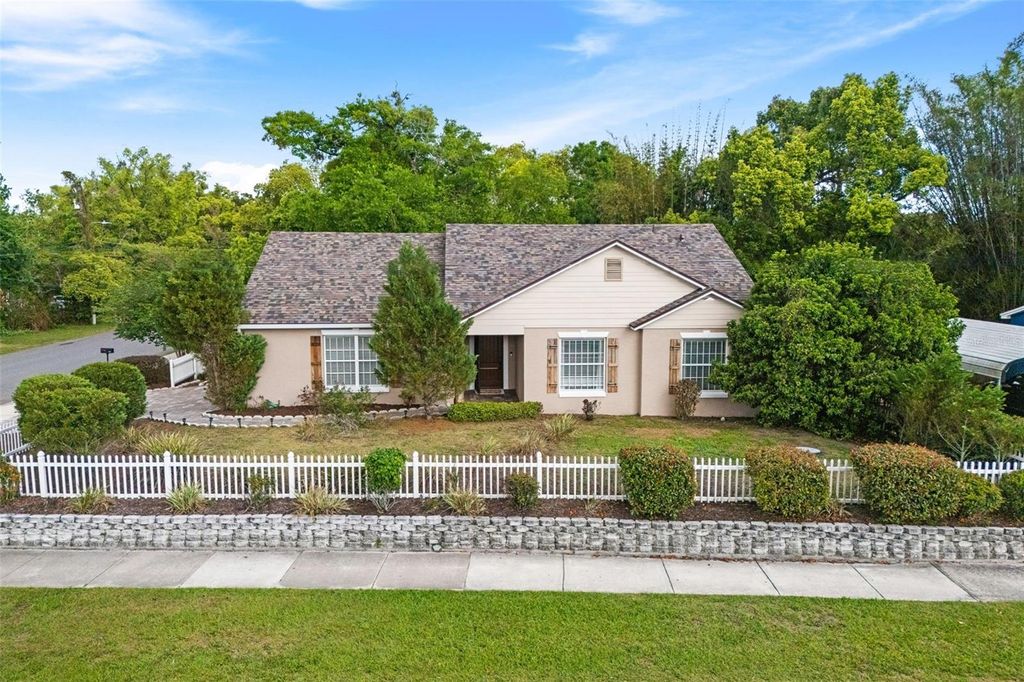 Photo of 870 Carlson Drive, Orlando, FL 32804 (MLS # G5110450)