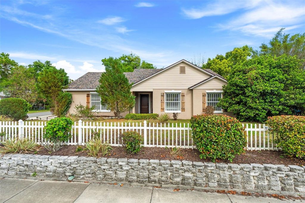 Photo of 870 Carlson Drive, Orlando, FL 32804 (MLS # G5110450)