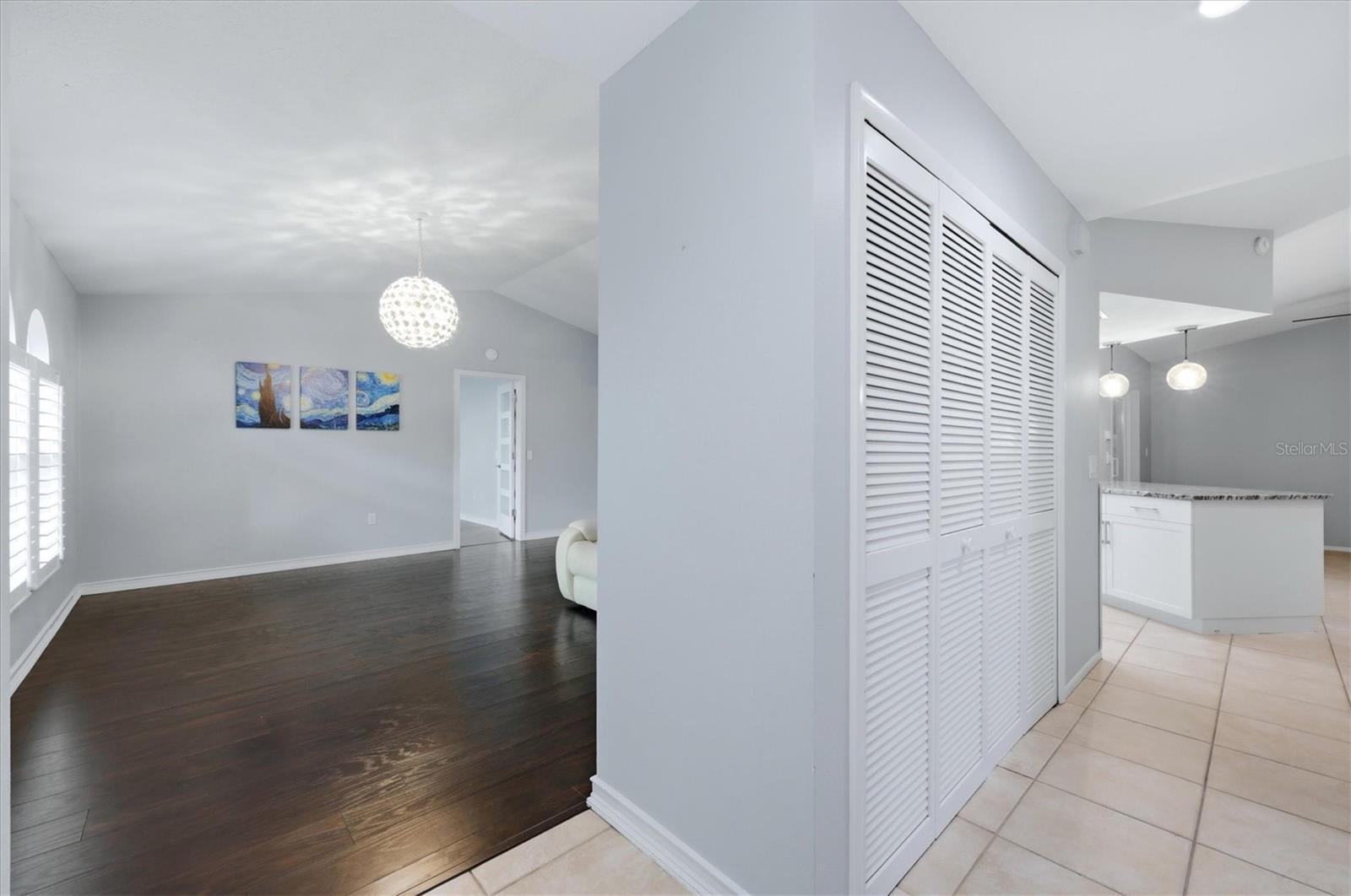 COLONIAL OAKS - Residential